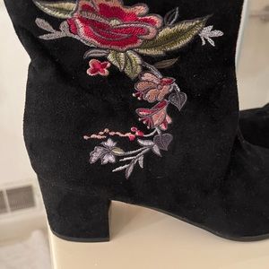 Woman’s size 8.5 booties
